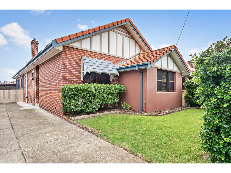 SPACIOUS AIR-CONDITONED FAMILY HOME WITH OFF STREET PARKING FOR THREE CARS