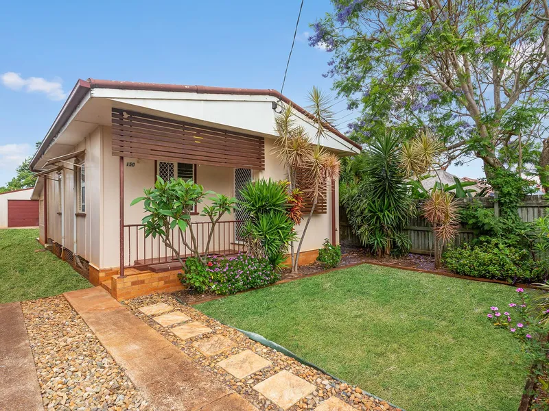 Rear Rental Property - Minutes from Beach and Massive High Powdered Shed
