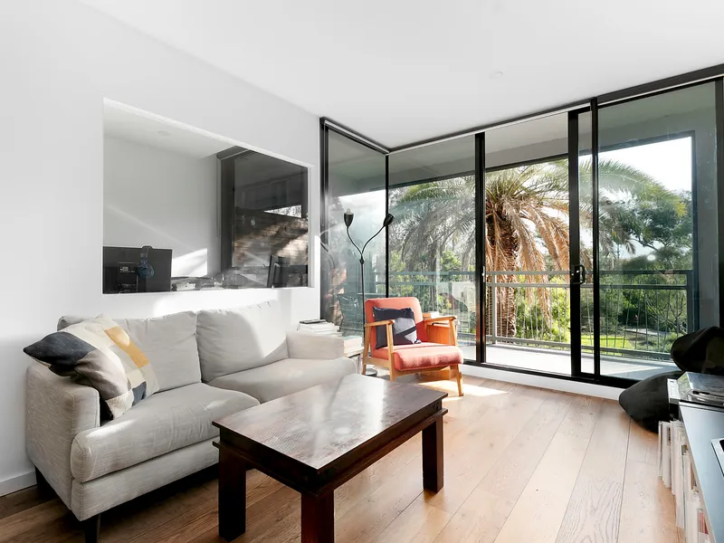 Tranquil Oasis with Park-side Views