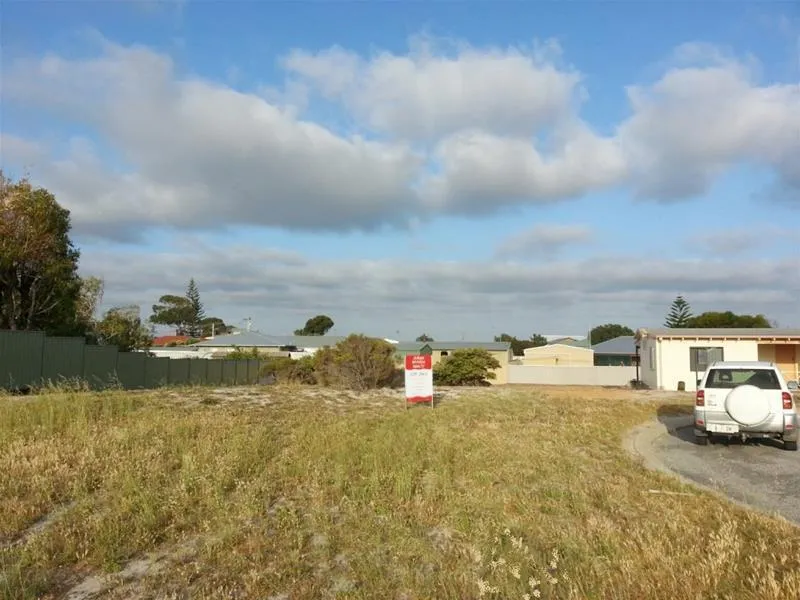 LARGE 957 SQM BLOCK in CUL DE SAC 