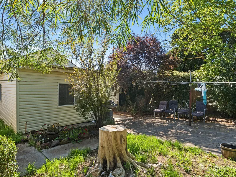 Vinyl Clad Flat in Flora Hill.