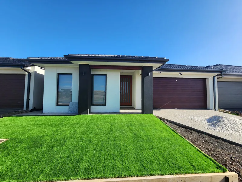 STUNNING BRAND-NEW FAMILY HOME IN NEWEST WYNDHAM VALE ESTATE (READY BY LATE JAN / EARLY FEB)