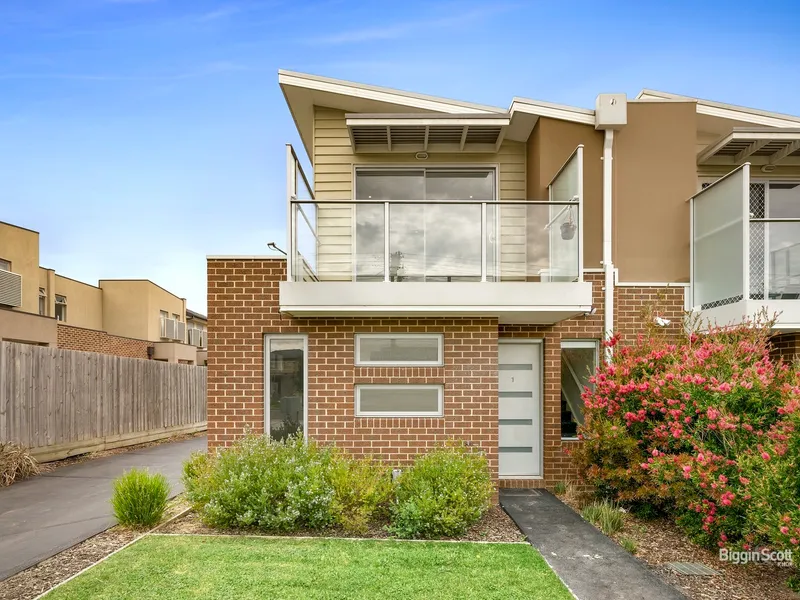 CONVENIENT LOCATION & ADORABLE UNIT LIVING!