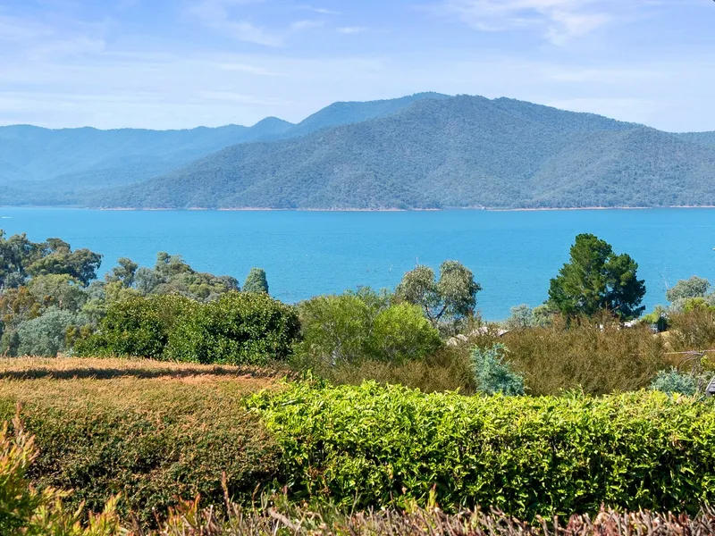 MESMERISING LAKE VIEWS