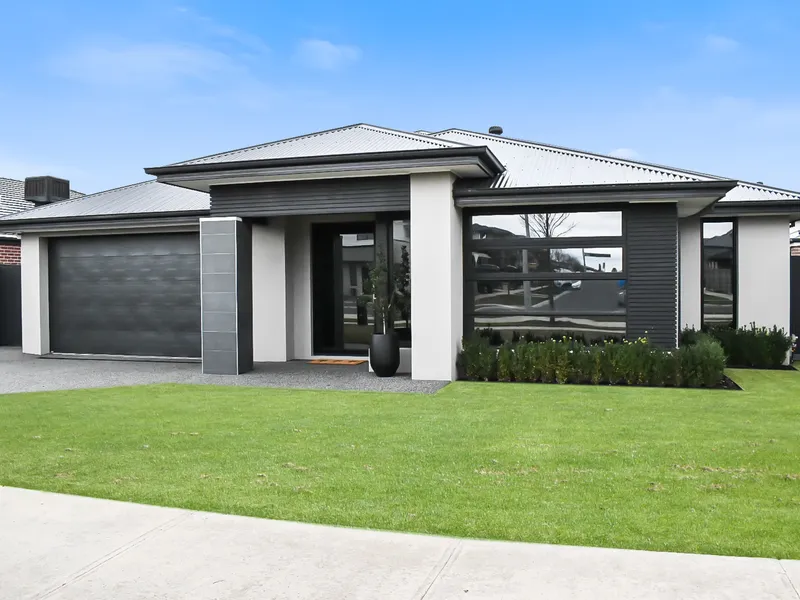 Modern & Stylish Home with Room to Entertain