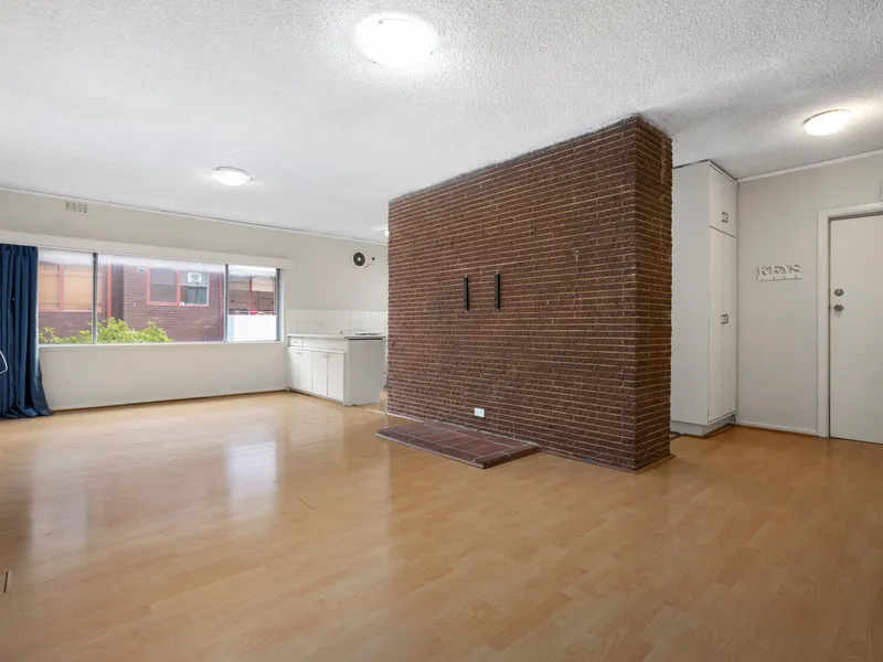 RARE 3 BEDROOM RIPE FOR RENOVATION !