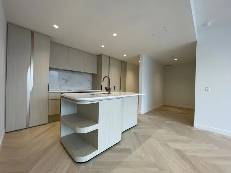 AWESOME VALUE! GREAT LOCATION! 2 BEDROOM APARTMENT WITH CAR SPACE