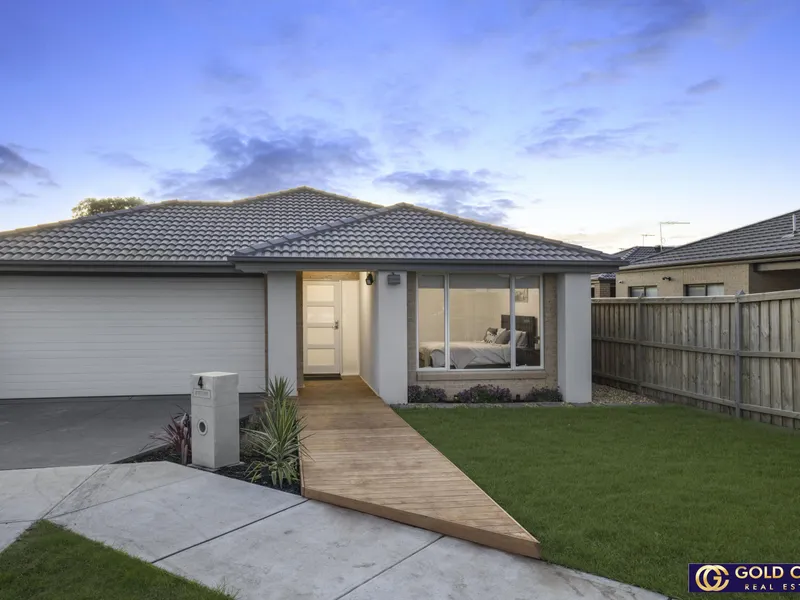 Stunning 2021 built house in the heart of casey fields