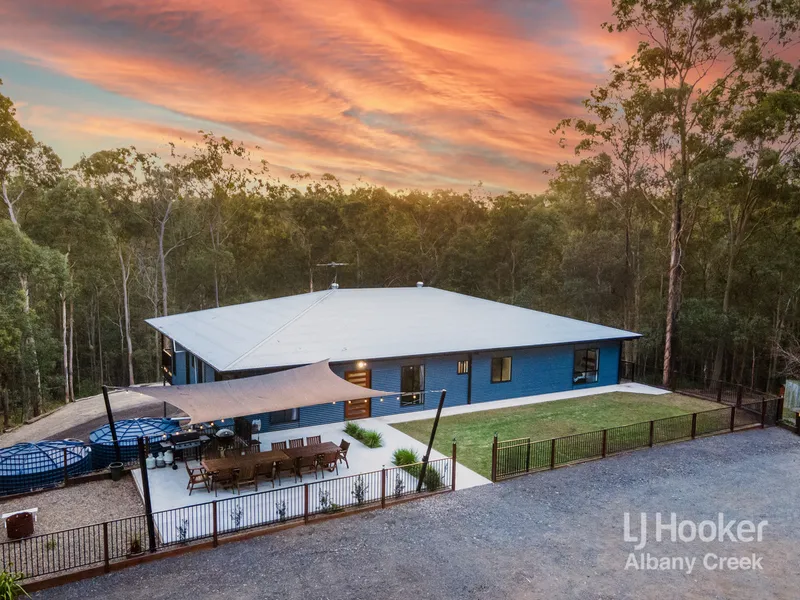 MODERN ACREAGE WITH DUAL LIVING, SPACE FOR 10+ CARS !