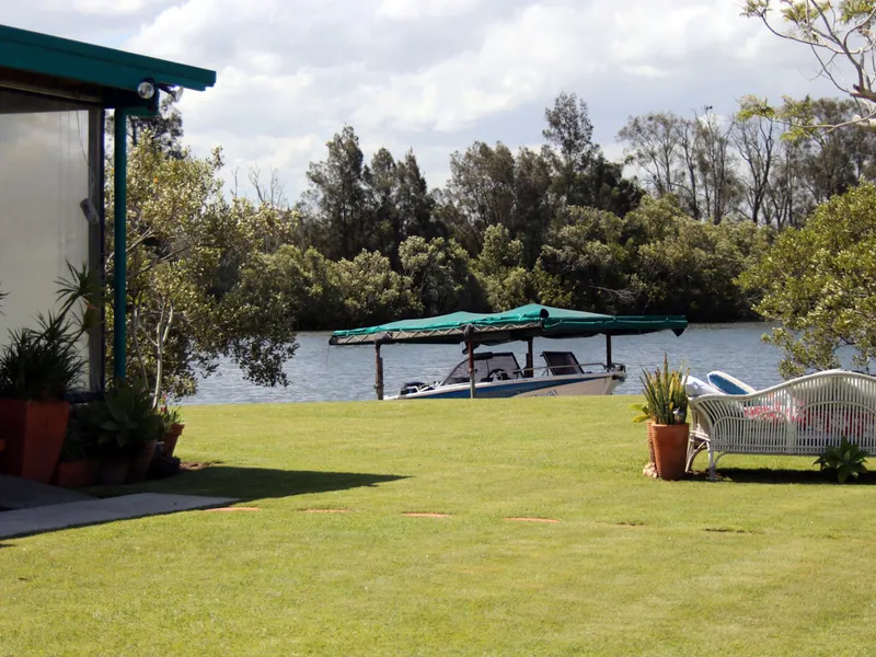 Absolute Waterfront! Your own piece of paradise....