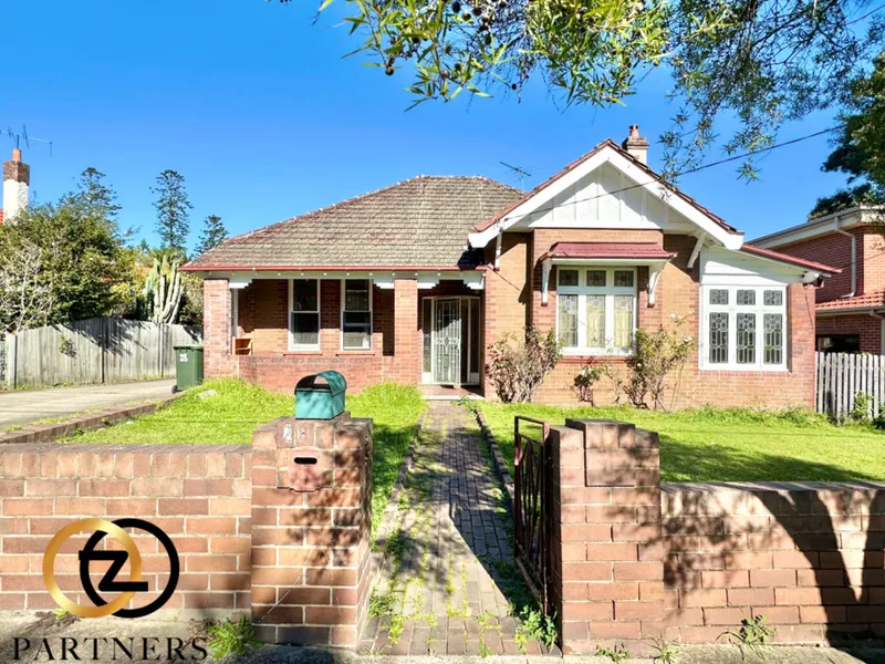 Best location spacious house 1025sqm land size