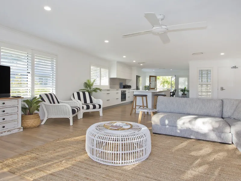 Full Renovated Penthouse Apartment