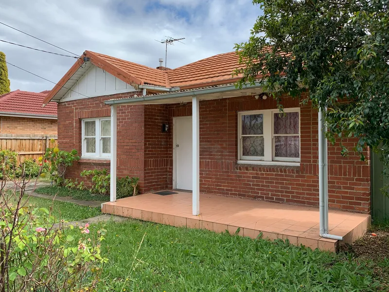 LOCATION LOCATION!!!!