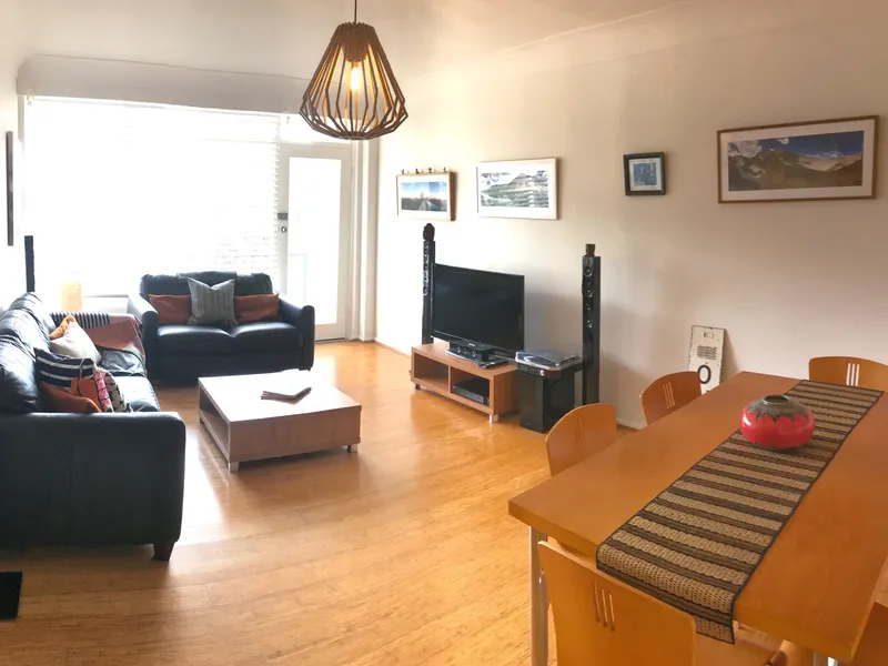 Over sized, light-filled apartment in convenient location