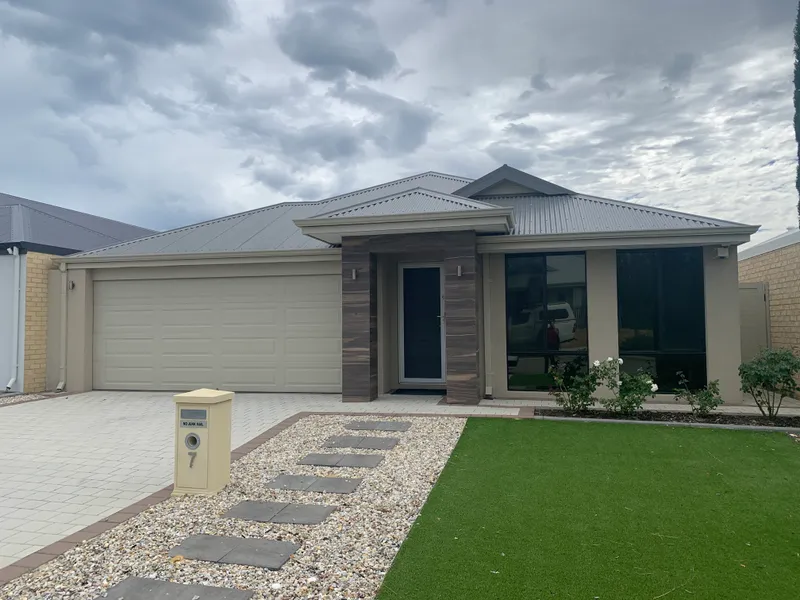 Beautiful 4x2 spacious family home!