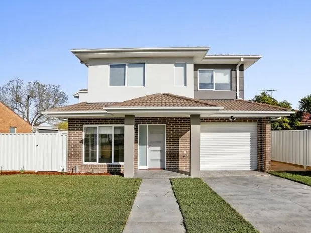 MODERN THREE BEDROOM TOWNHOUSE