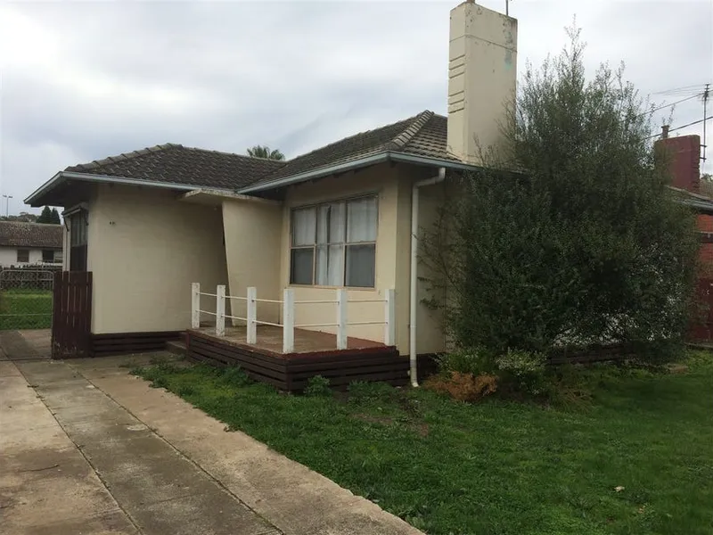 2 Bedroom Unit in Convenient Location !!