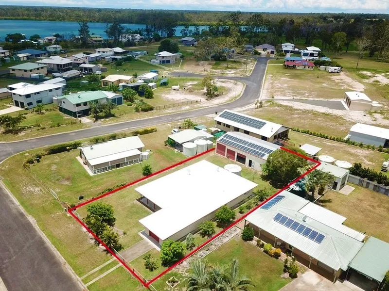 LARGE FAMILY HOME MASSIVE SHED IN BEAUTIFUL BUXTON