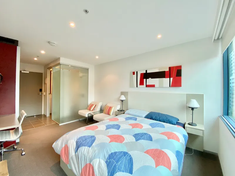 FULLY FURNISHED STUDIO IN THE HEART OF THE CITY WITH AMAZING VIEWS! | HODGES CAULFIELD