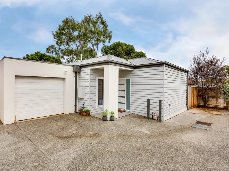 SPACIOUS 3 BEDROOM UNIT, CLOSE TO TOWN