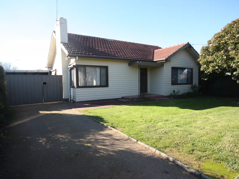 EASY LIVING - GREAT LOCATION