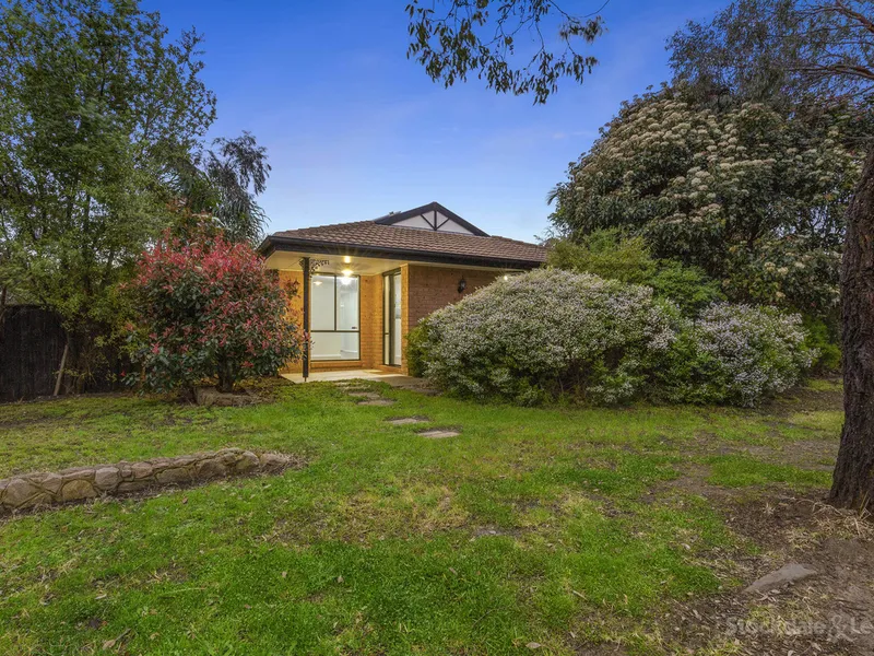 Private court location in footsteps to schools