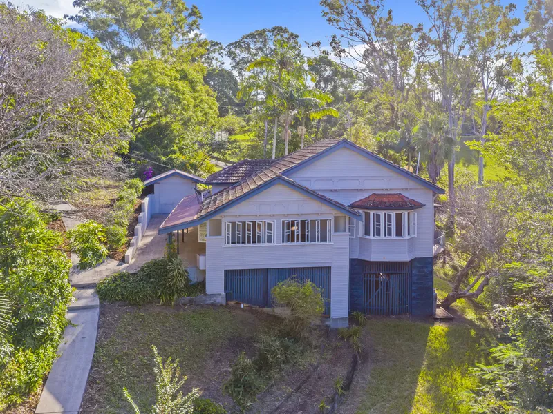 RENOVATOR WITH POOL ON 1,902m2