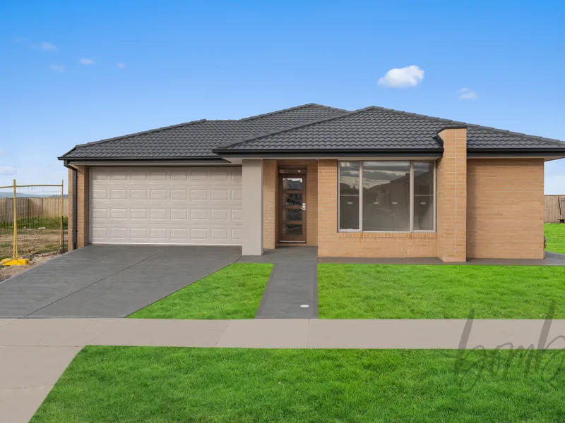 Elegant & Spacious Four Bedroom Family Home in Desirable Mickleham Location!!