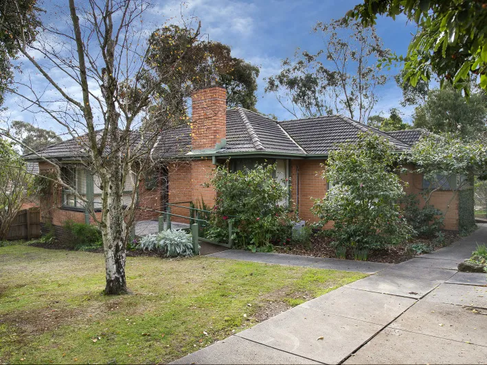 Classic Home in a beautiful location | HODGES CAULFIELD