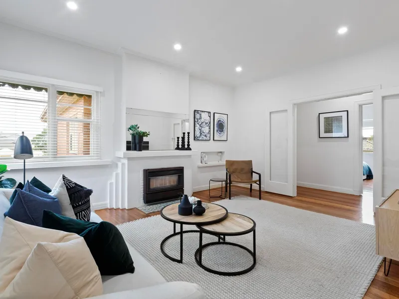 Bayside Beauty, Brilliant Deco Charm