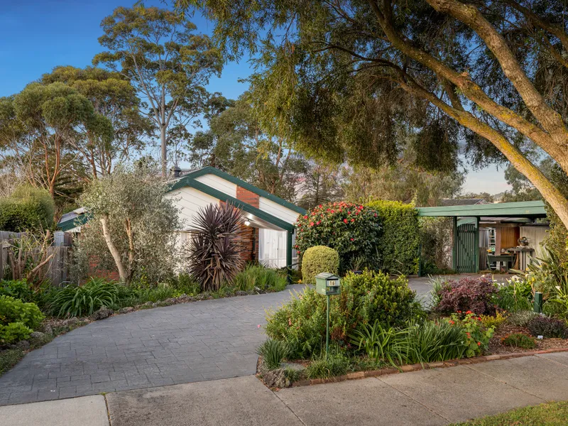 A cul-de-sac gem, walking distance to everything