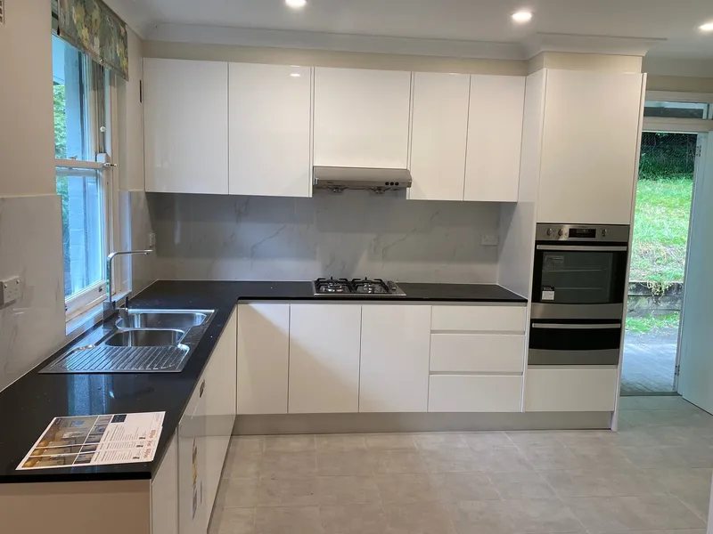 Contemporary 4 Bedroom Family Home Offering extra space to park multiply cars, trailers, boats