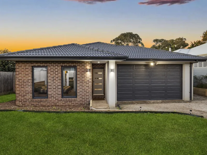 Located in the peaceful suburb of Corinella, this is the perfect family home or holiday home.