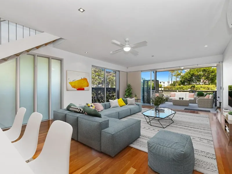 LIGHT-FILLED BEACHSIDE HOME, WALKING DISTANCE TO THE BEACH