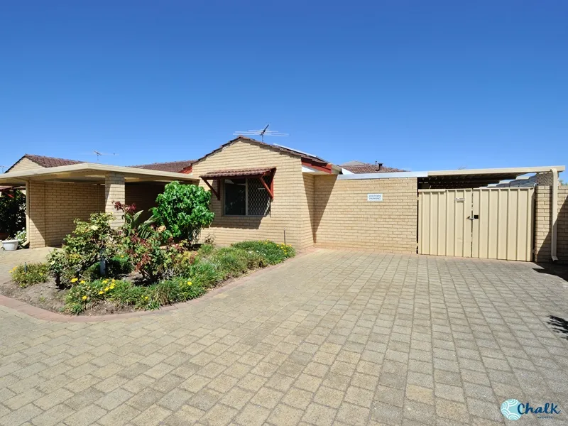 FABULOUS COASTAL LOCATION WITH EXTRA UNRESTRICTED SIDE PARKING