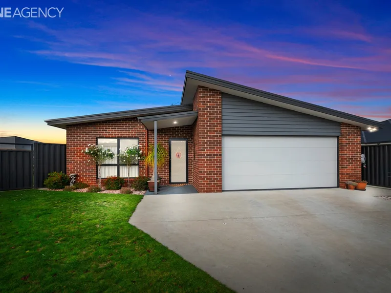Gorgeous Modern Family Home in a Quiet cul-de-sac!
