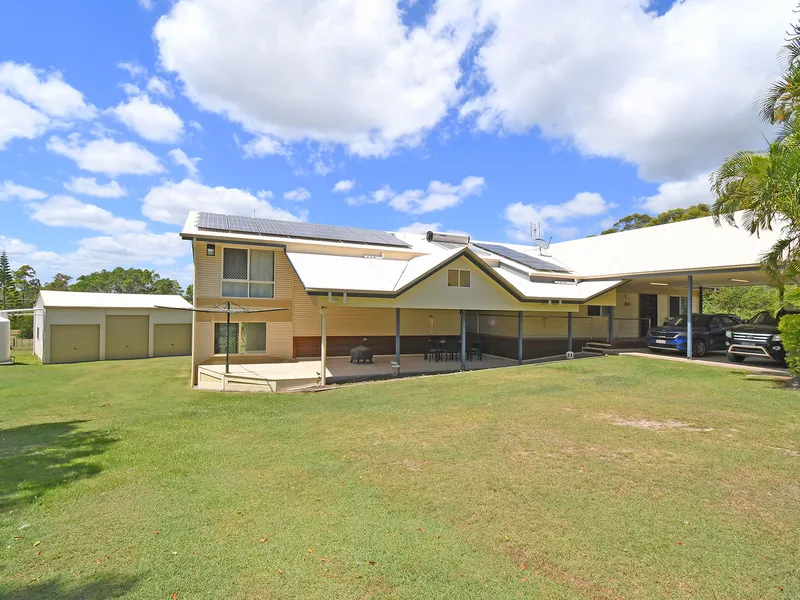 Dual Living, Stunning Home on Large 7993m2 Block. 4 Living Areas!!!!