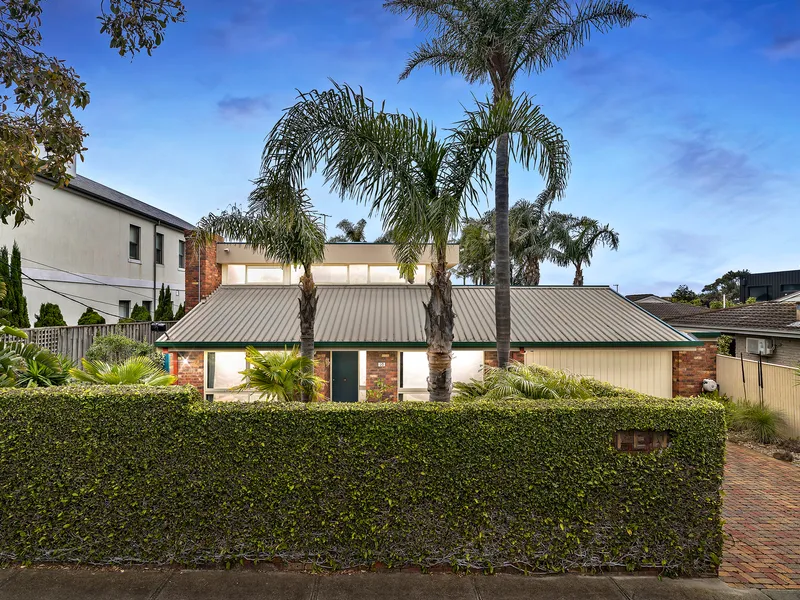 1072m2 of Extraordinary Family Living with Tennis Court and Indoor Pool