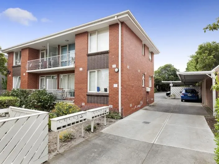 Neat and tidy in quiet location