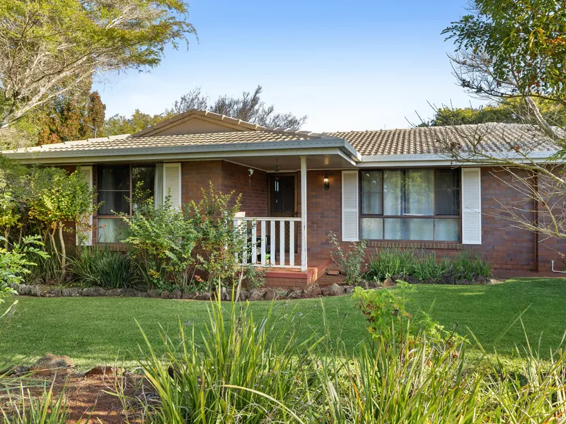 Immaculate brick family home – minutes from schools