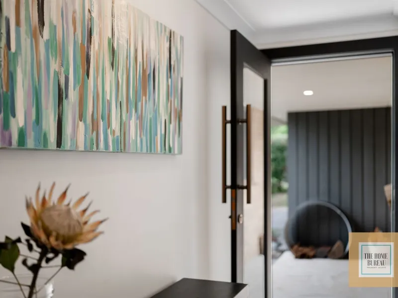 Country Luxe Residence in the Heart of Kurrajong Village. Huge 1684m2 Block.