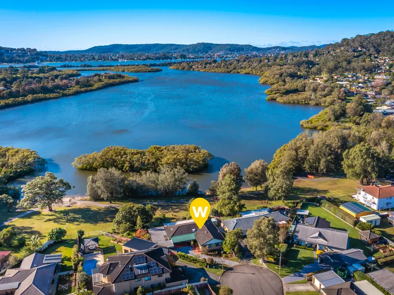 RARE OPPORTUNITY, WATERFRONT RESERVE WITHIN CLOSE PROXIMITY TO NEW SHOPPING CENTRE!!!