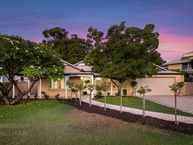 SINGLE LEVEL FAMILY HOME IN A PREMIUM POSITION ON QUARTER ACRE
