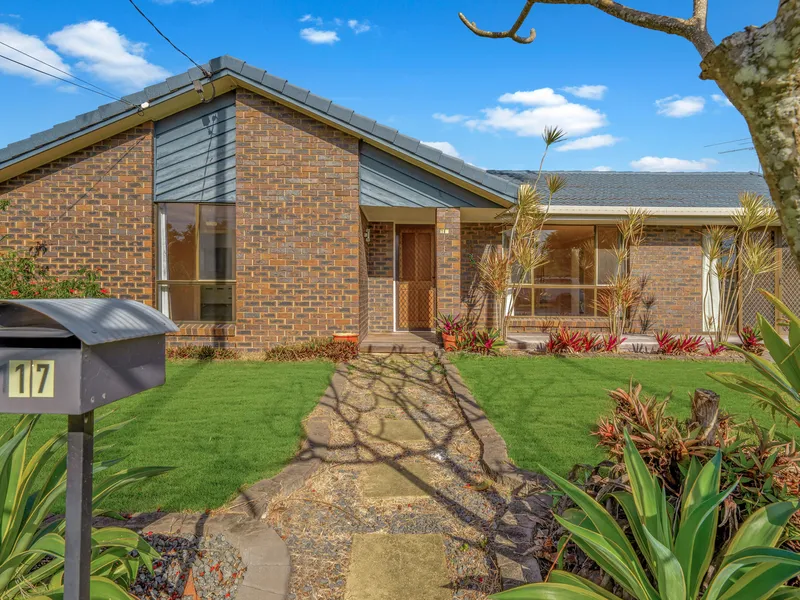 FIVE BEDROOM HOME IN MARIDALE PARK!