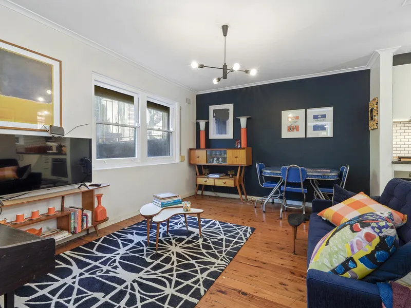 Art Deco Charmer ...