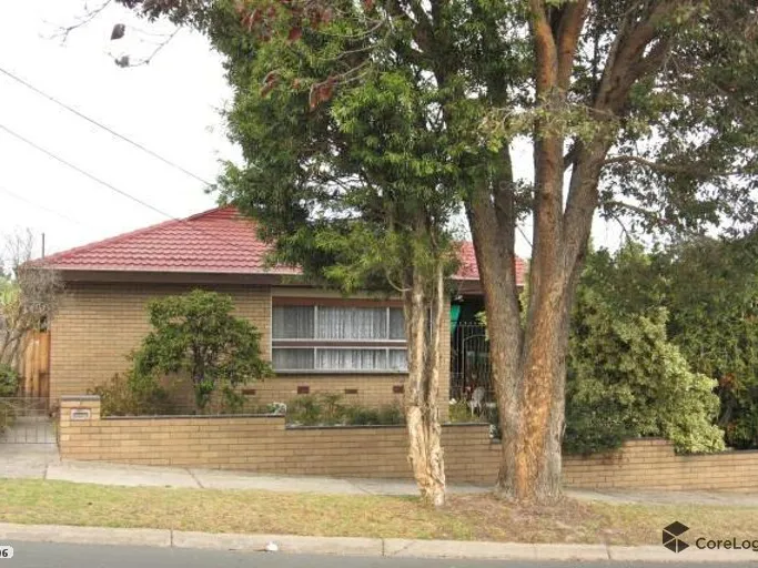 IDEAL FAMILY HOME FOR LARGER FAMILY!