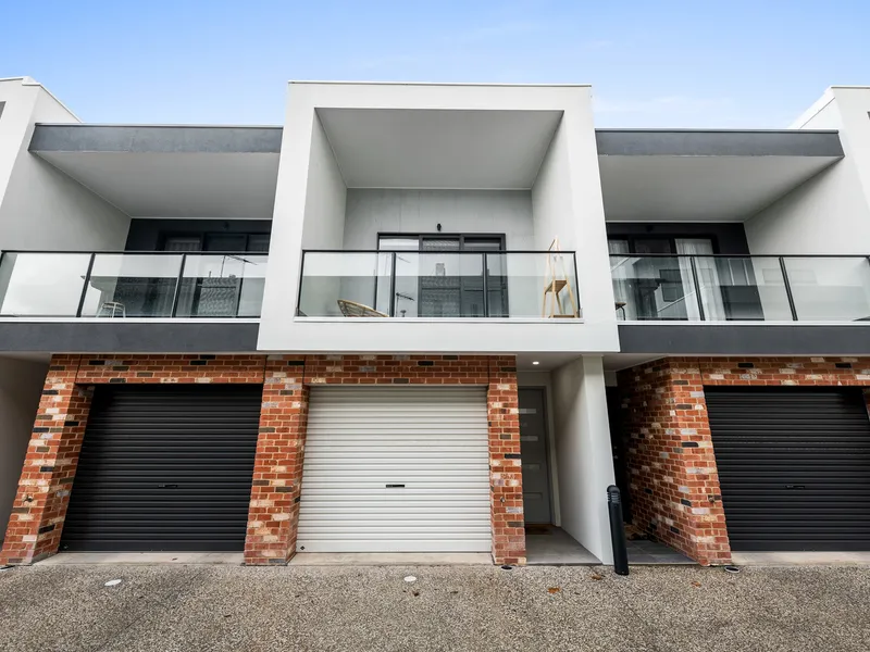 FURNISHED TOWNHOUSE IN PROSPECT MINUTES TO CBD
