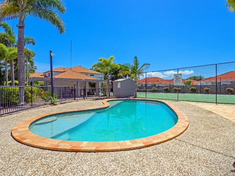 SPACIOUS TOWNHOUSE CLOSE TO EVERYTHING!