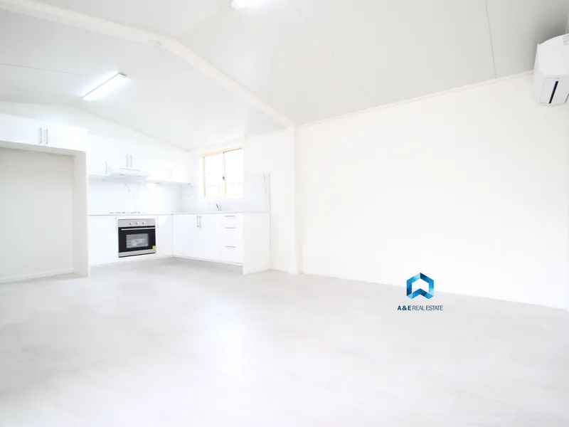 BRIGHT 2 BEDROOMS GRANNY FLAT