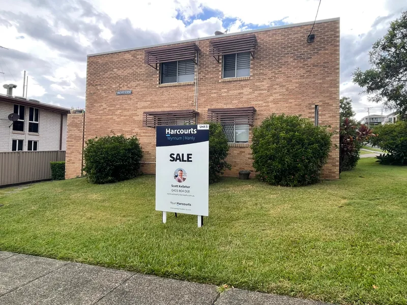 AN ABSOLUTE GEM IN MANLY HARBOUR VILLAGE!!!